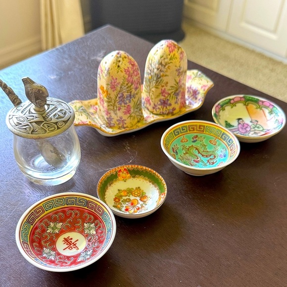 Vintage Other - Bundle Trinkets - 6 items - tiny bowls, salt & pepper w/tray & glass jar aztec